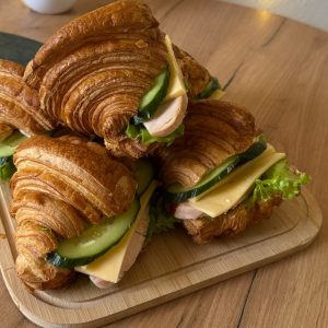 Круассан с ветчиной и сыром